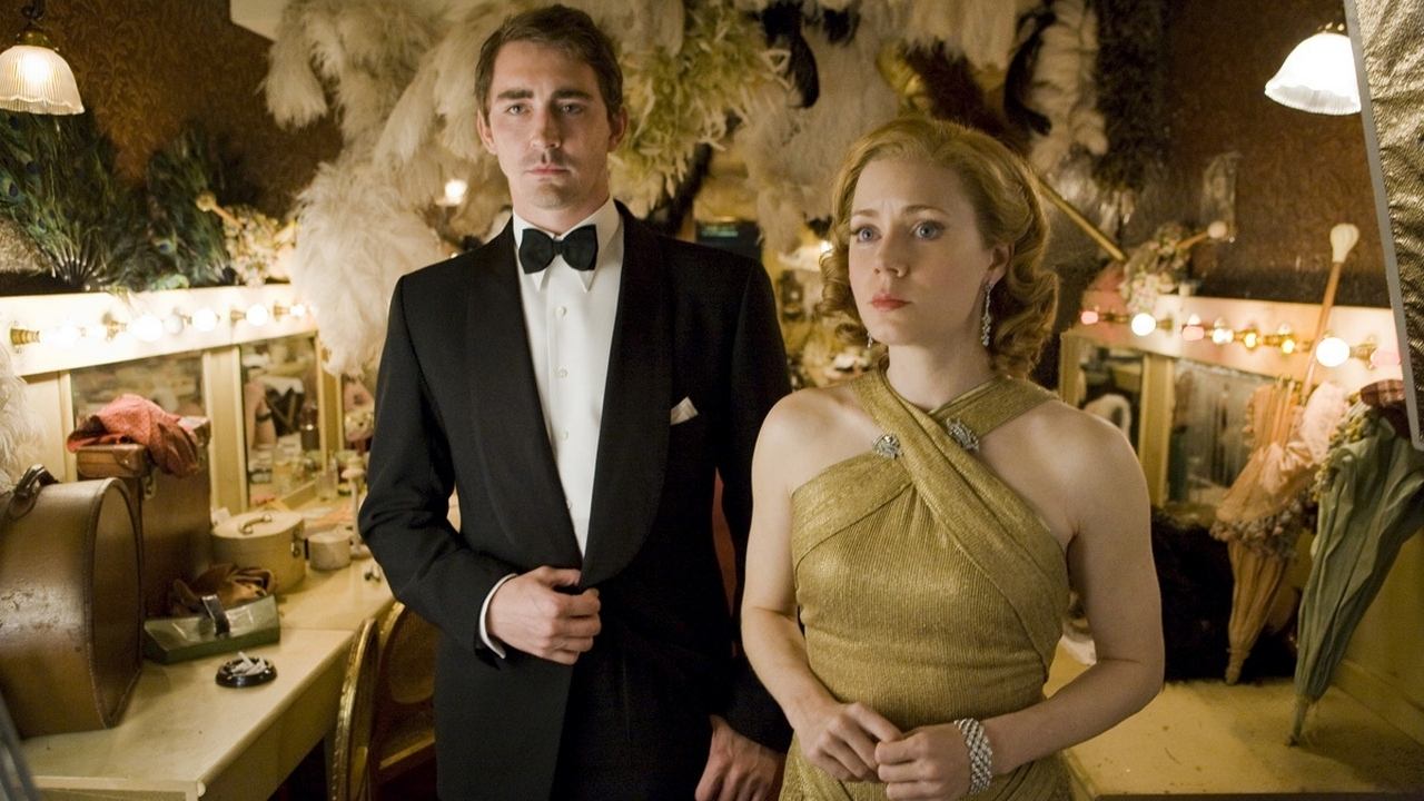دانلود فیلم زندگی یک روزه‌ی خانم پتیگرو Miss Pettigrew Lives for a Day 2008